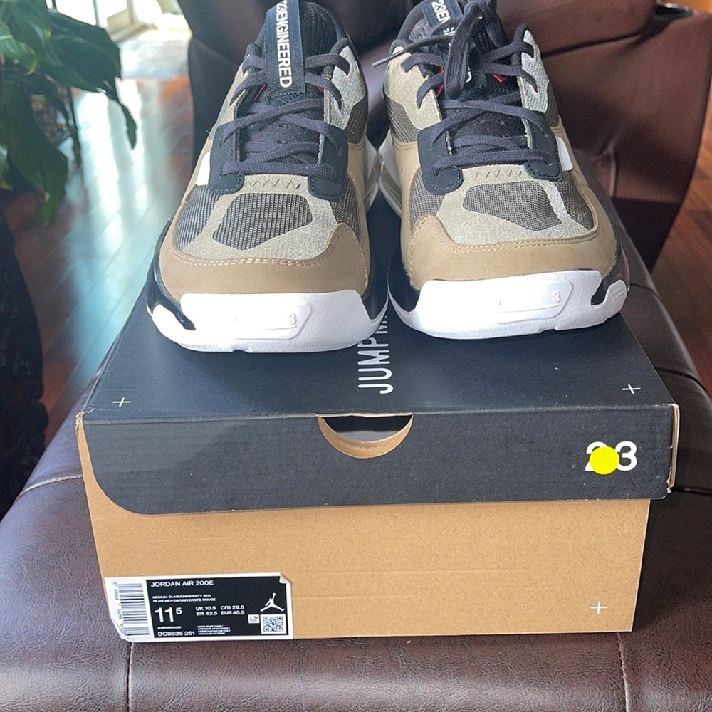 Air Jordan 200e size 11.5 men’s 13 women’s